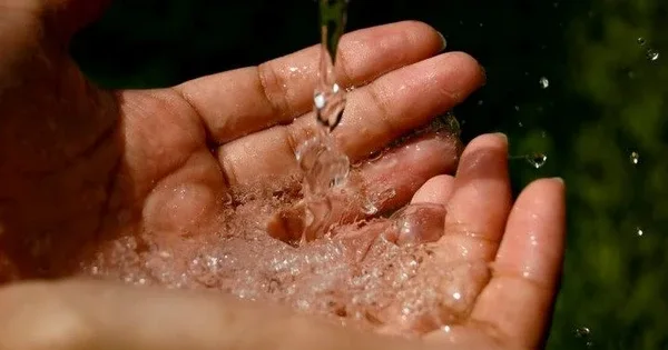 Một công ty niêm yết chốt ngày trả cổ tức tiền mặt 30%, cổ phiếu thuộc diện cảnh báo