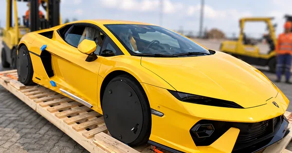 Ông Nguyễn Quốc Cường dùng Lamborghini làm giải thưởng cho khách mua căn hộ