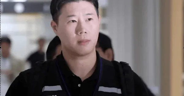 Người đàn ông 35 tuổi khiến đế chế Samsung lao đao, Chủ tịch Lee Jae-yong phải khẩn cấp về nước, cúi đầu xin lỗi 3 lần trước ống kính truyền thông
