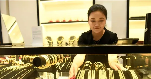 Giá vàng bất động, chênh lệch mua - bán mỗi nơi một kiểu