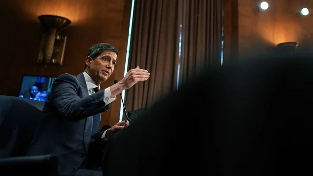 The "Catch-22" Situation Awaits New Fed Chairman

Note: "Tiến thoái lưỡng nan" is an idiomatic expression in Vietnamese, meaning a situation where one has to choose between two difficult or undesirable options. In this context, it refers to the challenging situation facing the new Fed chairman.
