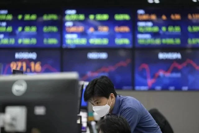 South Korean stocks surge from 7,000 points to 8,000 points in 7 trading sessions.