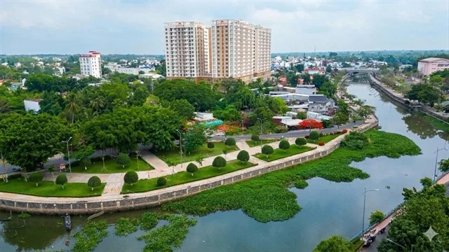 Hoang Quan Hands Over Over 800 Apartments in Golden City Phase 1