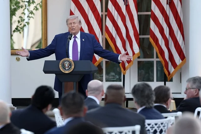 Shock: Trump Conducted Over 3,700 Stock Trades in One Quarter

Note: The article title is likely referring to former US President Donald Trump's stock market activities.