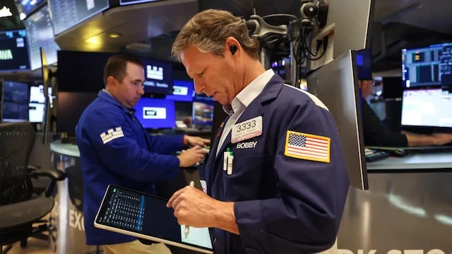 Dow Jones Plunges Over 300 Points as 19-Year High Bond Yields Take Hold