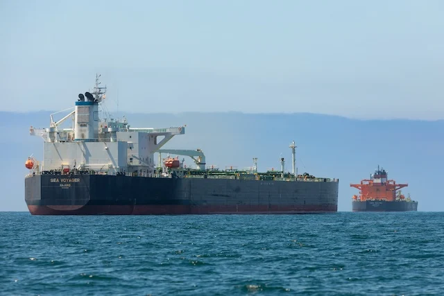 Giá dầu giảm 7% sau khi ông Trump nói đàm phán với Iran đang “tiến triển tốt”