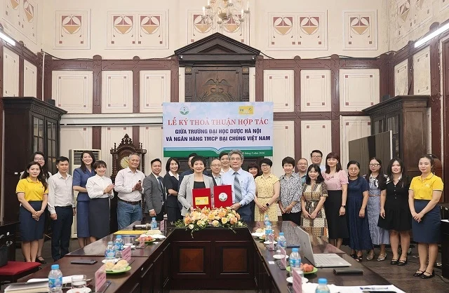 PVcomBank and Ha Noi University of Pharmacy Collaborate to Develop Financial Education Ecosystem