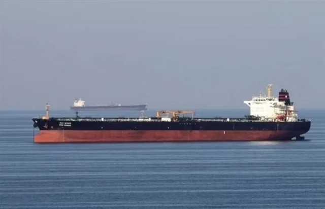 Các công ty giao dịch dầu khí “bội thu” khi eo biển Hormuz bị phong tỏa
