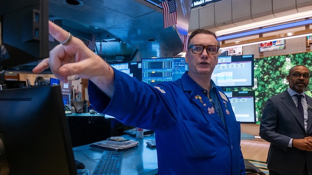 Dow Jones tăng hơn 900 điểm sau tín hiệu Mỹ - Iran sắp đạt thỏa thuận