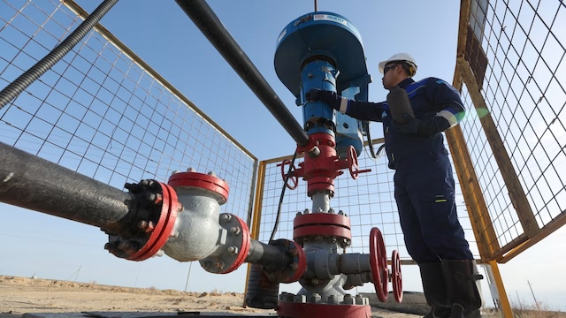 Giá dầu giảm hơn 3% khi Mỹ và Iran tiến gần thỏa thuận mở lại eo biển Hormuz