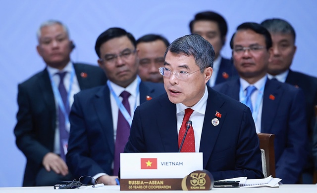 Prime Minister Outlines Three Directions to Boost ASEAN-Russia Relations

During a meeting with Russian Deputy Prime Minister Alexander Novak in Hanoi, Prime Minister Pham Minh Chinh emphasized the importance of strengthening economic cooperation between ASEAN and Russia, highlighting three key directions to drive the partnership forward.

These directions include increasing trade and investment, enhancing connectivity, and promoting people-to-people exchanges between the two sides.