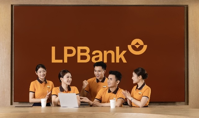 LPBank Reinforces Its Position as the Top Employer with a Sustainable Human Resource Development Strategy

Note: LPBank is likely a Vietnamese bank, but without further information, it's difficult to confirm its exact name. If you provide more context or the original Vietnamese text, I can give a more accurate translation.