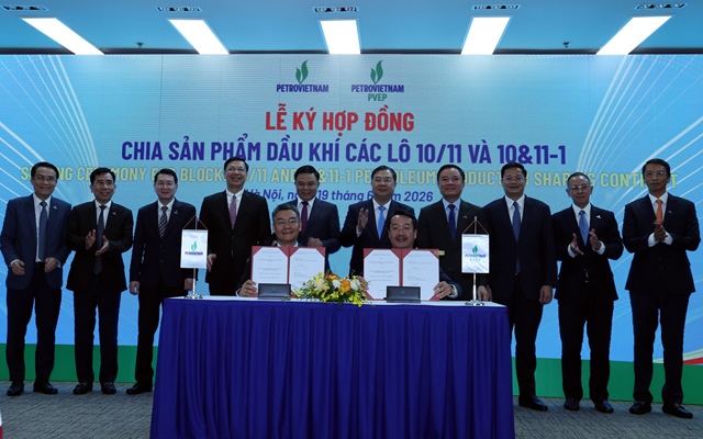 Petrovietnam ký hai hợp đồng khai thác dầu khí mới