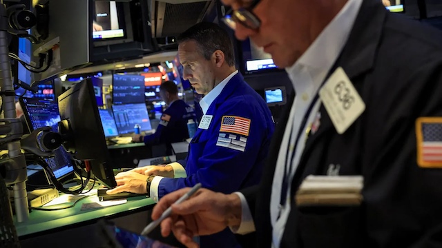 Phố Wall nhuốm sắc đỏ, SpaceX lao dốc 16%