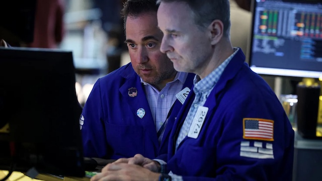 Phố Wall trái chiều, Nasdaq giảm 3 phiên liên tiếp, Dow Jones tăng gần 200 điểm
