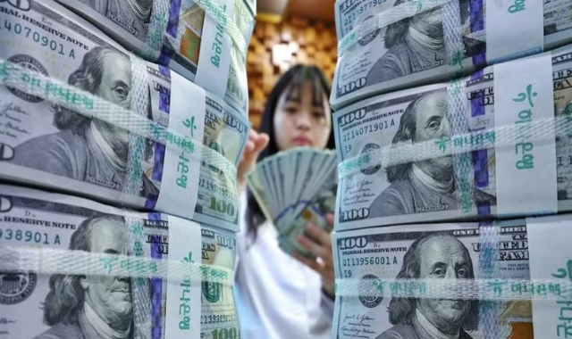 Đồng USD lên mức cao nhất 13 tháng nhờ kỳ vọng Fed tăng lãi suất
