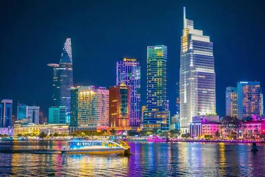 Chuyển đổi động lực tăng trưởng - vươn vai cùng bốn biển