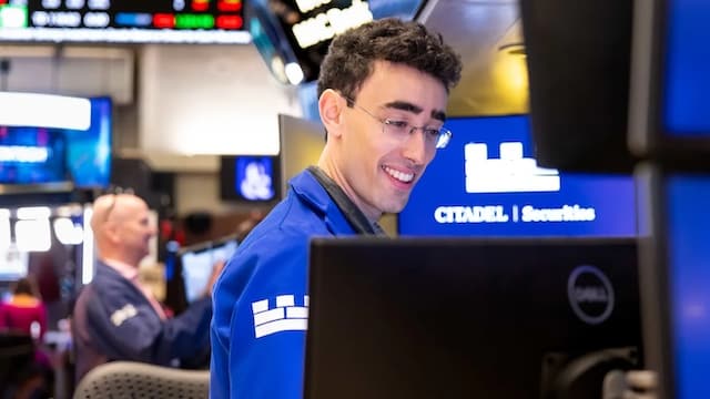 Dow Jones tăng gần 600 điểm nhờ kỳ vọng Fed hoãn tăng lãi suất
