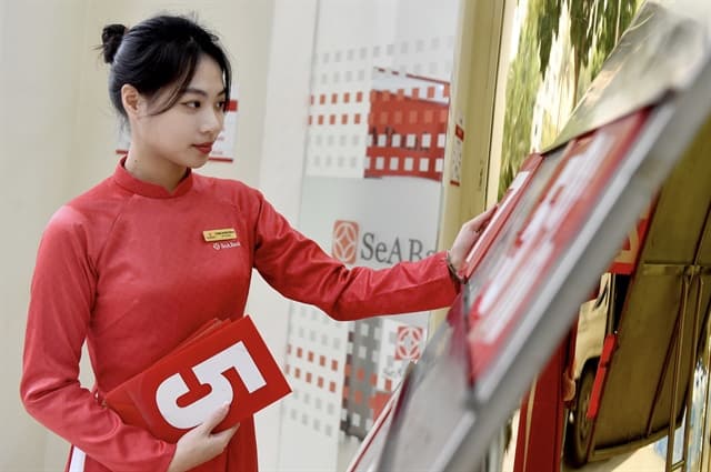 Nhiều ngân hàng huy động lãi suất trên 9%/năm, vì sao khó giảm?
