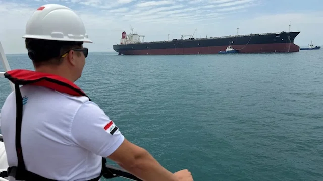 Giá dầu tăng 3% sau các vụ tấn công tàu chở dầu ở eo biển Hormuz