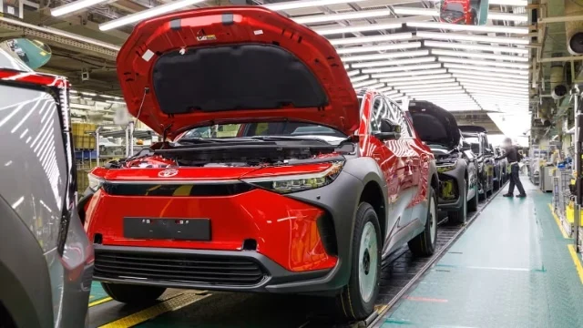 Vì sao Toyota ồ ạt bán cổ phiếu tại hàng chục công ty?