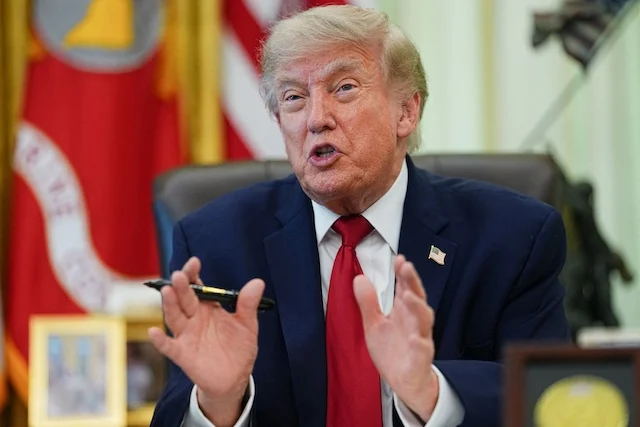 Ông Trump đề xuất thu phí 20% hàng hóa qua eo biển Hormuz, tái áp đặt phong tỏa Iran