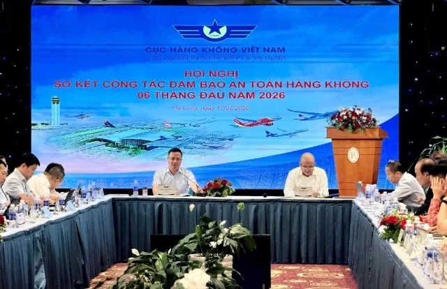 17 máy bay vẫn còn “đắp chiếu” vì thiếu động cơ