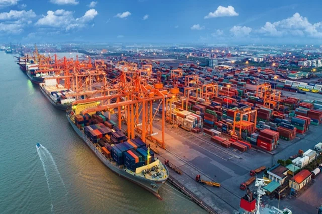 Kinh tế Việt Nam nửa đầu 2026: Dẫn điểm sau 2 “phần thi”, nhưng chặng khó vẫn ở phía trước