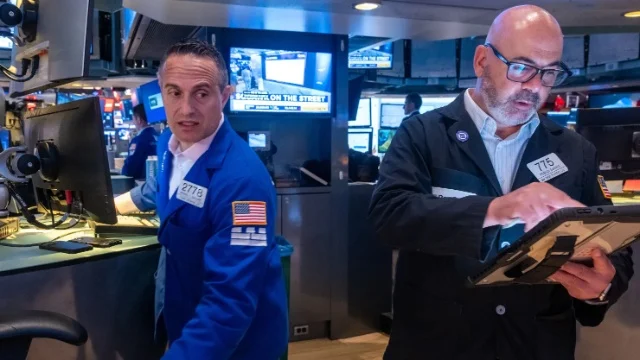 Dow Jones tăng gần 400 điểm, S&P 500 chấm dứt chuỗi ba phiên giảm
