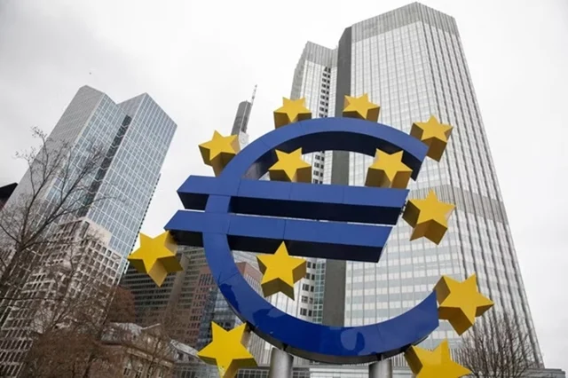 ECB: Cần tiếp tục tăng lãi suất để kiềm chế lạm phát