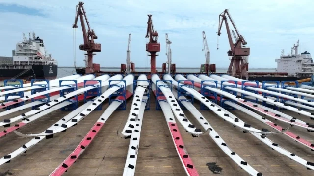 Chiến sự Iran thúc đẩy Trung Quốc rót vốn kỷ lục vào năng lượng xanh ở nước ngoài