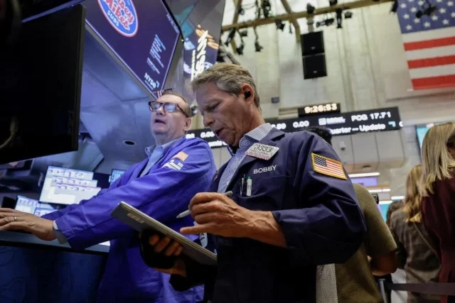 Dow Jones tăng hơn 600 điểm sau báo cáo bùng nổ của Microsoft, nhóm AI lấy lại vị thế