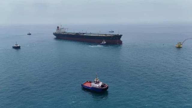 Giá dầu tăng sau khi Iran tuyên bố tấn công hai tàu chở dầu tại eo biển Hormuz