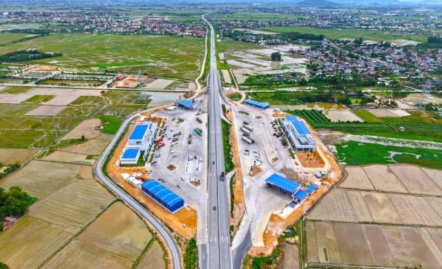 Bộ Xây dựng yêu cầu khẩn trương đưa vào thu phí toàn tuyến cao tốc Bắc-Nam từ 15/8
