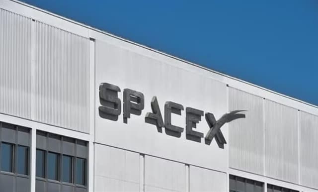 Doanh thu hậu IPO tăng vọt, cổ phiếu SpaceX vẫn rớt giá do "đốt tiền" cho AI