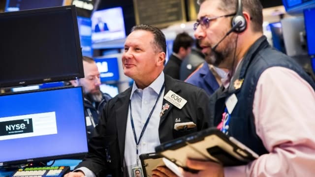 Dow Jones lập đỉnh lịch sử mới, Nvidia kéo Phố Wall tăng phiên thứ 5 liên tiếp