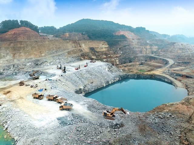 Vonfram tăng gần 6 lần trong một năm: Điều gì đang thay đổi trên thị trường vật liệu?