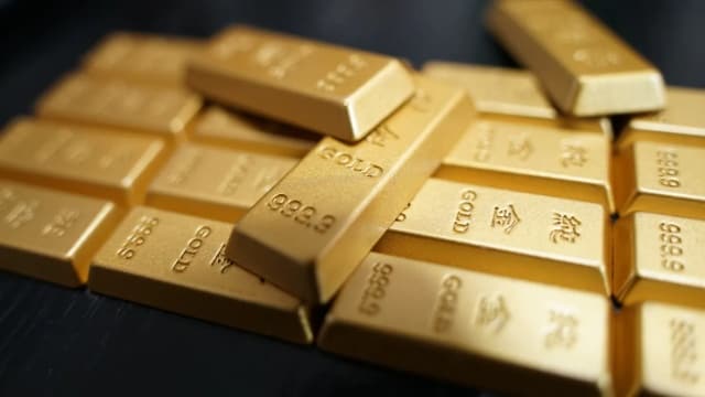 Tăng hơn 4%, vàng thế giới vượt 4,300 USD