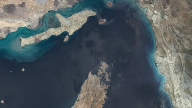 Giá dầu quay đầu tăng gần 4% sau động thái của Iran