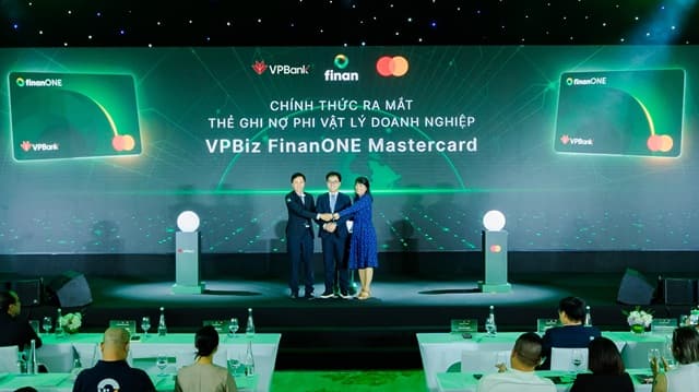 Thẻ ghi nợ phi vật lý VPBiz FinanONE Mastercard giúp doanh nghiệp quản lý tài chính toàn diện trong kỷ nguyên AI