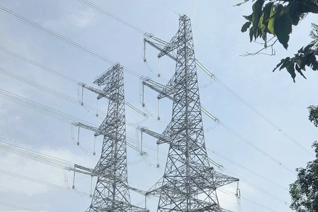 Đóng điện hai mạch đường dây 220kV Chơn Thành - Bến Cát