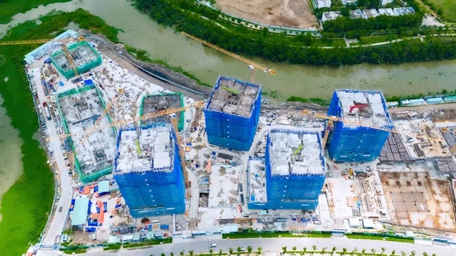 Lợi nhuận ngành xây dựng khởi sắc nhưng vẫn “nặng” khoản phải thu