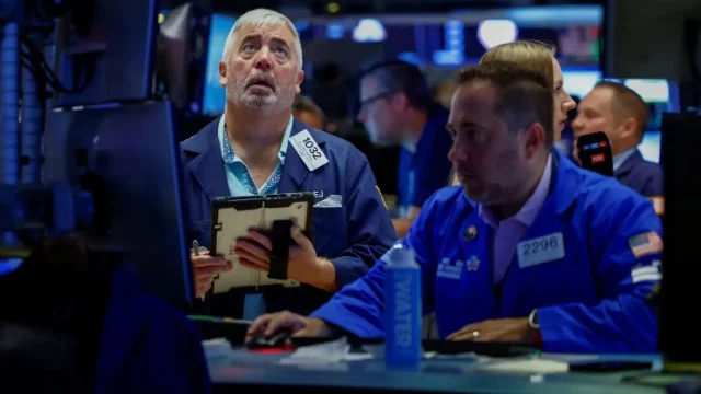 Dow Jones quay đầu tăng hơn 500 điểm