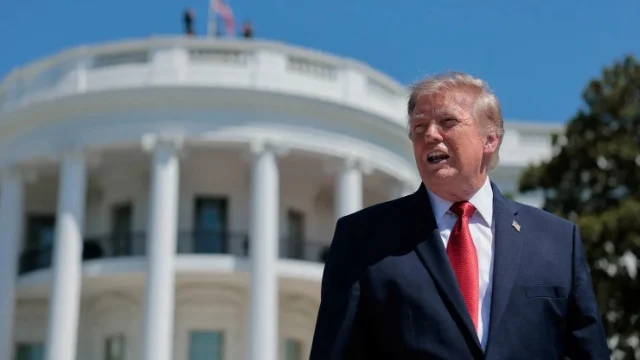 Ông Trump thực hiện hơn 1,000 giao dịch trong tháng 6, bán Meta và mua Berkshire Hathaway