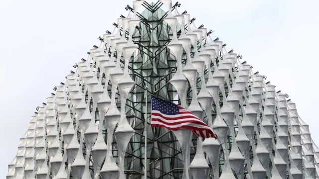 Mỹ tạm dừng xử lý hồ sơ visa định cư