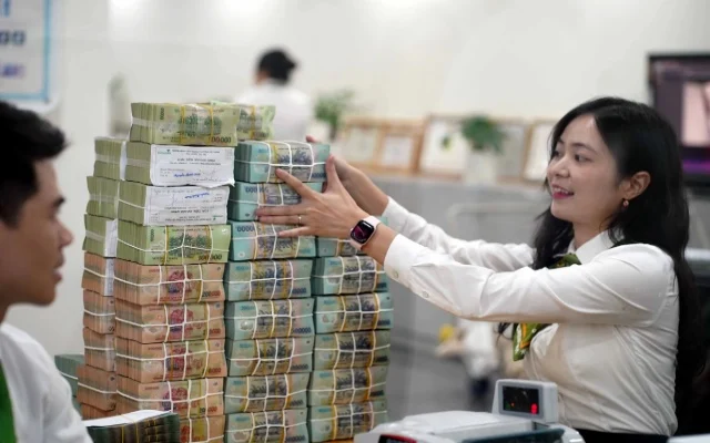 Tín dụng tăng nhanh, ngân hàng đối mặt áp lực nguồn vốn