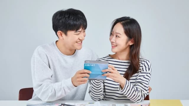Cơn sốt cổ phiếu AI lan sang chuyện hẹn hò, show thực tế và giảng đường Hàn Quốc