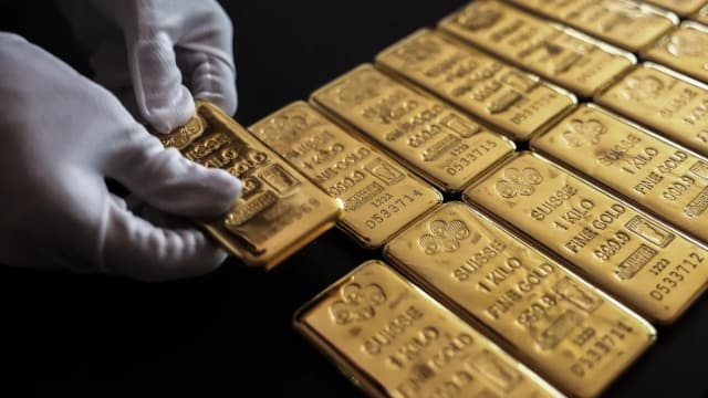 Tăng hơn 1%, vàng thế giới vượt mốc 4,500 USD