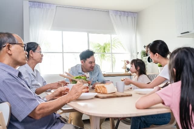 Tuổi thọ tăng, người Việt chuẩn bị sớm hơn cho một tuổi già độc lập