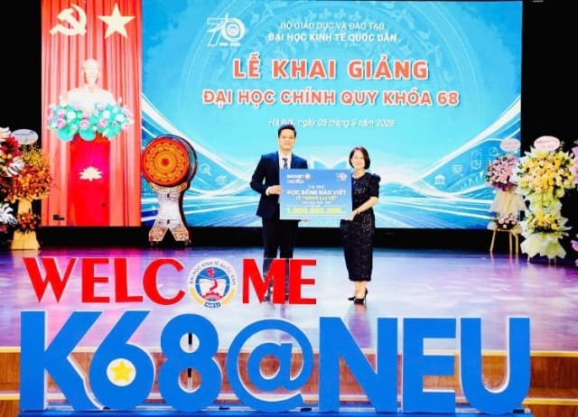 Bảo Việt dành 1 tỷ đồng trao 65 suất học bổng cho sinh viên NEU